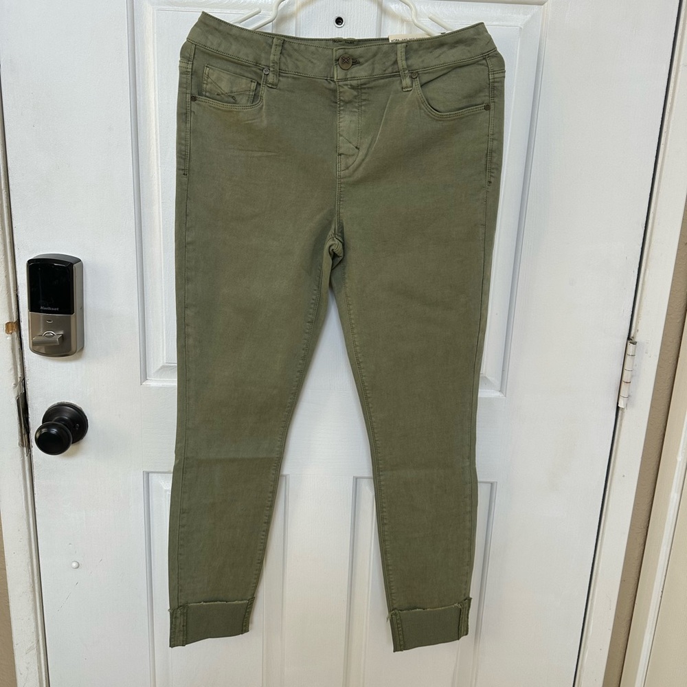 Unpublished KORA mid rise olive green skinny slim leg cuffed jeans size 28